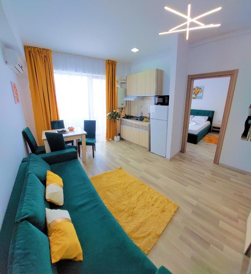 North Club Apartments Mamaia Bagian luar foto